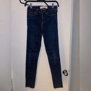Abercrombie and Fitch dark wash skinny Jean, high waisted sz 27Long
